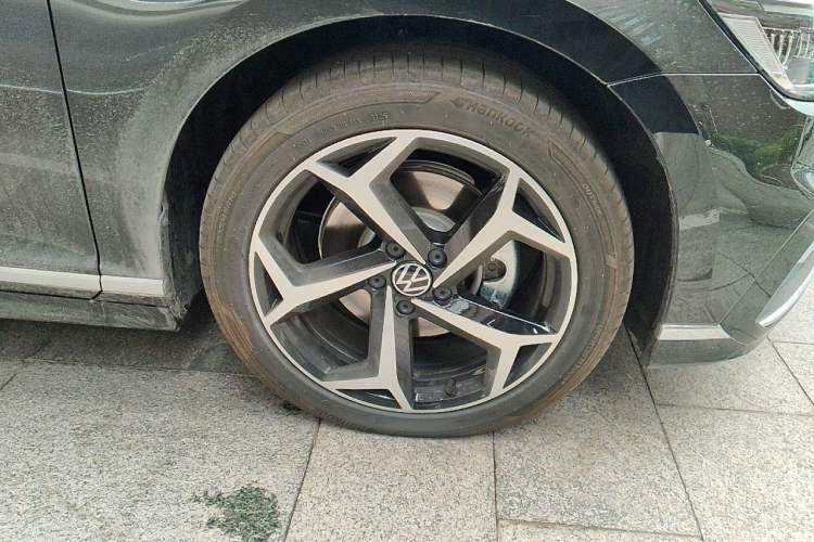 Used Volkswagen Magotan 2026 30 Million Vehicles Selected Model 380TSI DSG Luxury Edition Right Front Wheel Hub