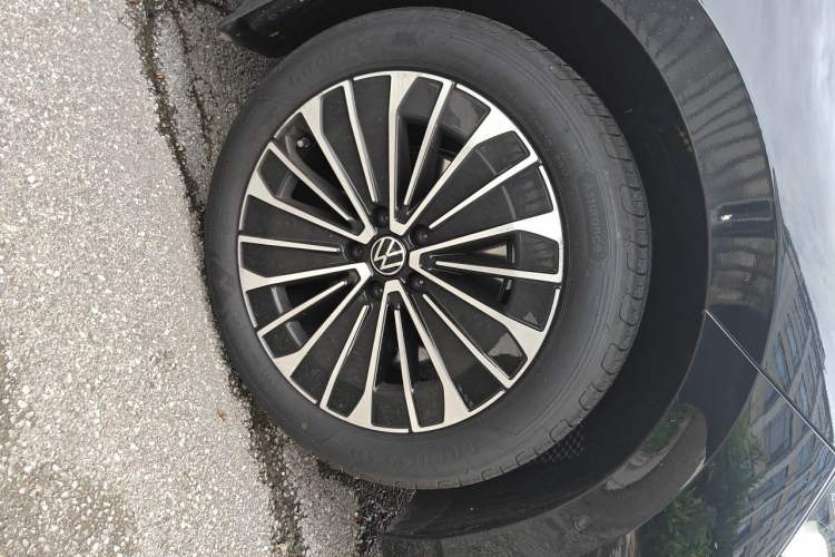 Used Volkswagen Magotan 2026 380TSI DSG Prestige Package—Daimai Package Right Front Wheel Hub