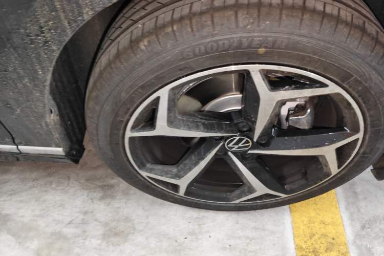 Used Volkswagen Magotan 2026 Model 30 Million Vehicles Selected Edition 330TSI DSG Elite Edition Right Front Wheel Hub