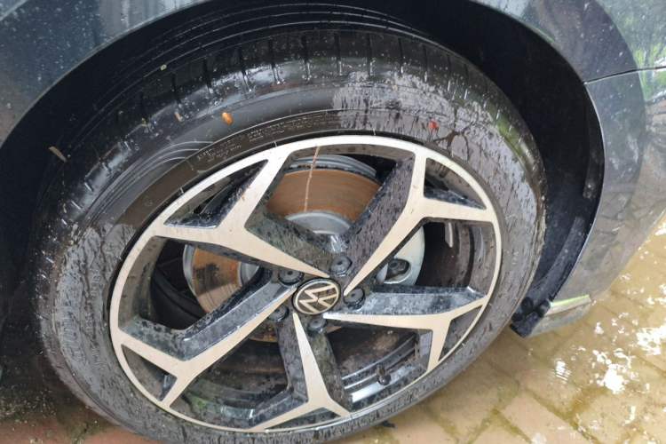 Used Volkswagen Magotan 2026 30 Million Vehicles Selected Model 380TSI DSG Luxury Edition Right Front Wheel Hub