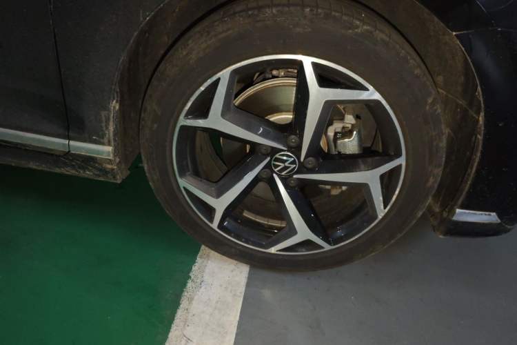 Used Volkswagen Magotan 2026 30 Million Vehicles Selected Model 380TSI DSG Luxury Edition Right Front Wheel Hub