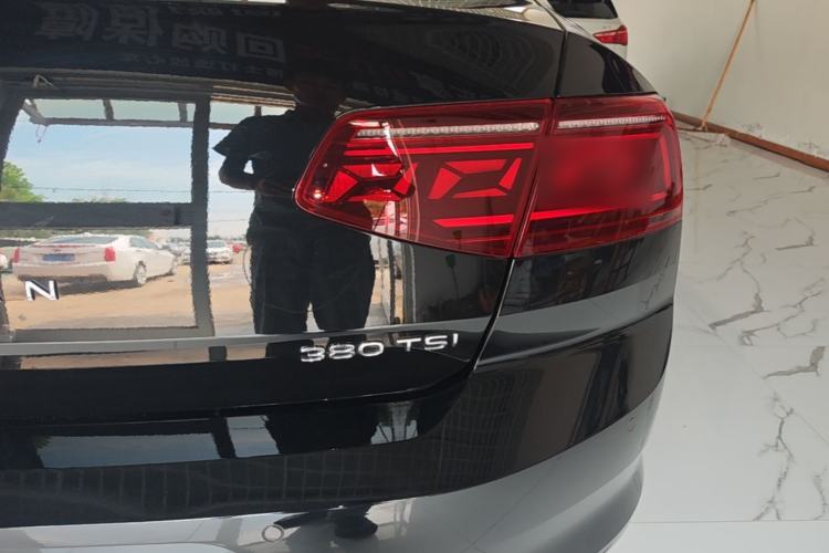 Used Volkswagen Magotan 2026 30 Million Vehicles Selected Model 380TSI DSG Luxury Edition Right Rear Taillight