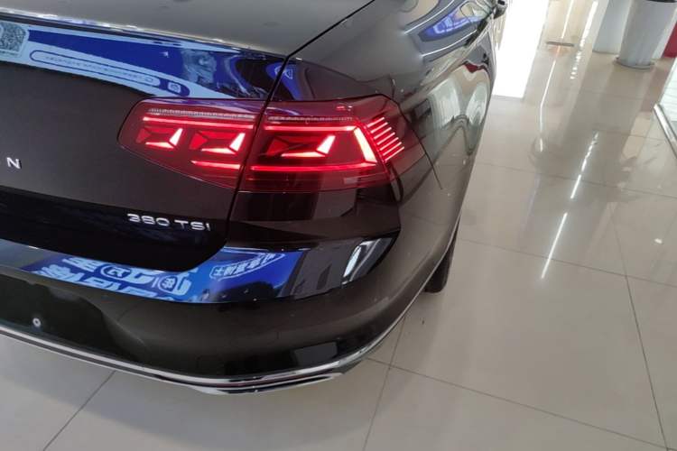 Used Volkswagen Magotan 2026 30 Million Vehicles Selected Model 380TSI DSG Luxury Edition Right Rear Taillight