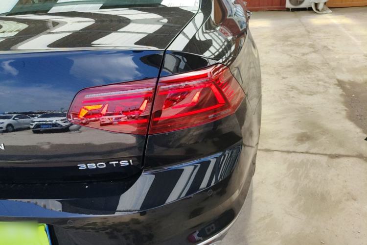 Used Volkswagen Magotan 2026 30 Million Vehicles Selected Model 380TSI DSG Luxury Edition Right Rear Taillight