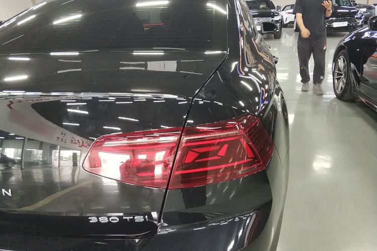 Used Volkswagen Magotan 2026 30 Million Vehicles Selected Model 380TSI DSG Luxury Edition Right Rear Taillight