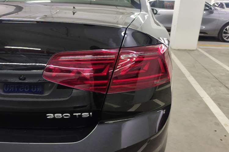 Used Volkswagen Magotan 2026 30 Million Vehicles Selected Model 380TSI DSG Luxury Edition Right Rear Taillight