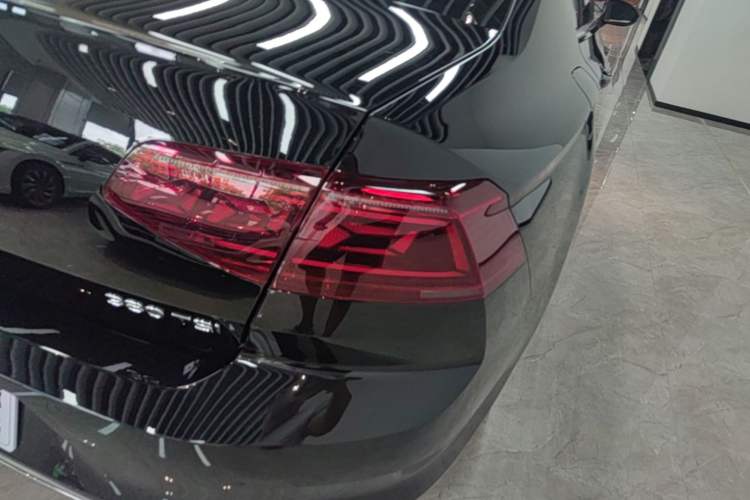 Used Volkswagen Magotan 2026 30 Million Vehicles Selected Model 380TSI DSG Luxury Edition Right Rear Taillight