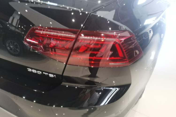 Used Volkswagen Magotan 2026 30 Million Vehicles Selected Model 380TSI DSG Luxury Edition Right Rear Taillight