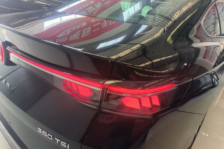 Used Volkswagen Magotan 2026 380TSI DSG Prestige Package—Daimai Package Right Rear Taillight