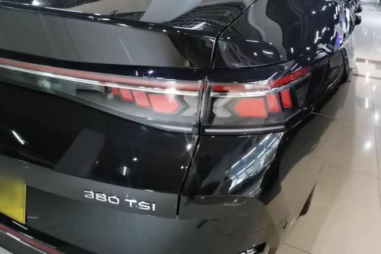 Used Volkswagen Magotan 2026 380TSI DSG Prestige Package—Daimai Package Right Rear Taillight