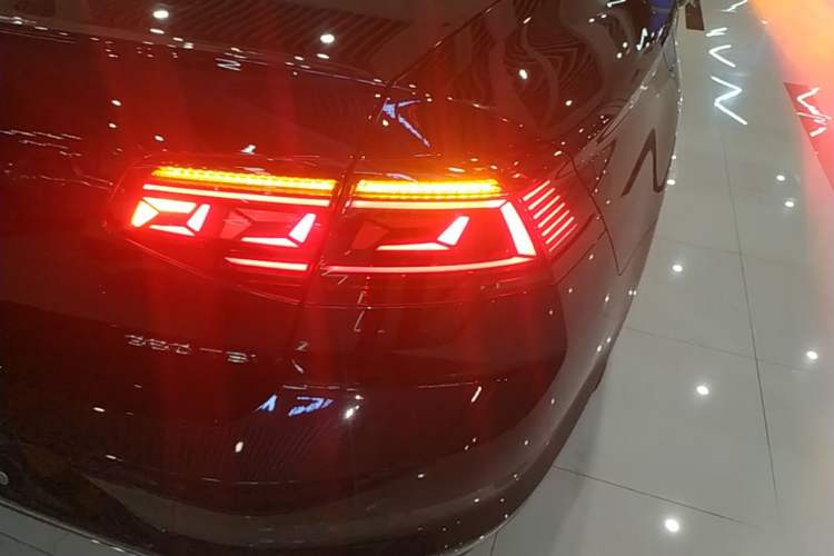 Used Volkswagen Magotan 2026 30 Million Vehicles Selected Model 380TSI DSG Luxury Edition Right Rear Taillight