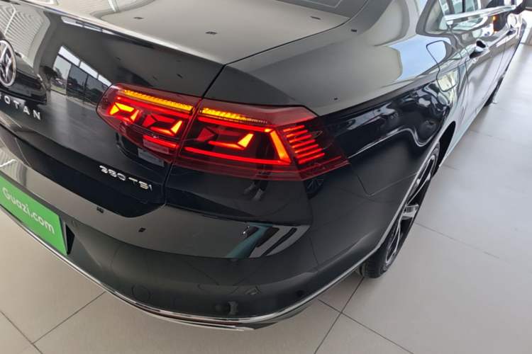 Used Volkswagen Magotan 2026 30 Million Vehicles Selected Model 380TSI DSG Luxury Edition Right Rear Taillight
