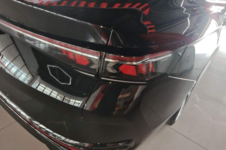 Used Volkswagen Magotan 2026 300TSI Premium Edition Eye-Catching Package Right Rear Taillight