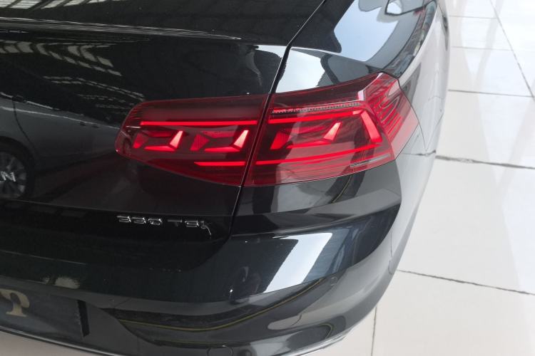 Used Volkswagen Magotan 2026 30 Million Vehicles Selected Model 280TSI DSG Luxury Edition Right Rear Taillight