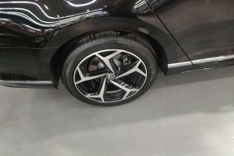 Used Volkswagen Magotan 2026 30 Million Vehicles Selected Model 380TSI DSG Luxury Edition Right Rear Wheel Hub
