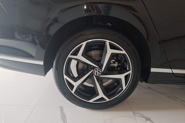 Used Volkswagen Magotan 2026 30 Million Vehicles Selected Model 380TSI DSG Luxury Edition Right Rear Wheel Hub