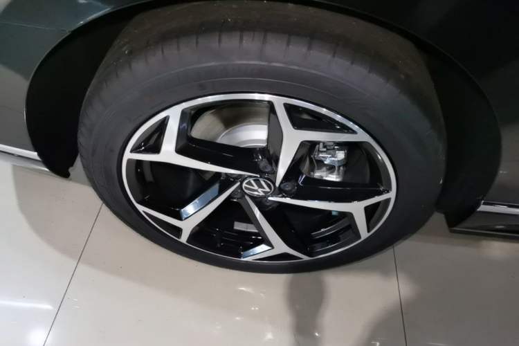 Used Volkswagen Magotan 2026 30 Million Vehicles Selected Model 380TSI DSG Luxury Edition Right Rear Wheel Hub