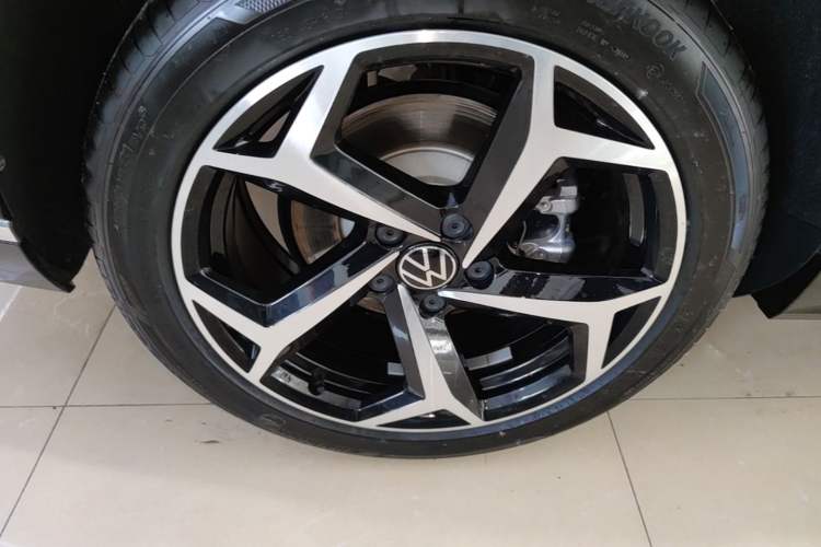 Used Volkswagen Magotan 2026 30 Million Vehicles Selected Model 380TSI DSG Luxury Edition Right Rear Wheel Hub