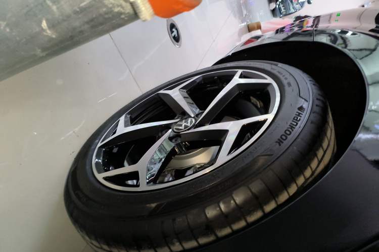 Used Volkswagen Magotan 2026 30 Million Vehicles Selected Model 380TSI DSG Luxury Edition Right Rear Wheel Hub