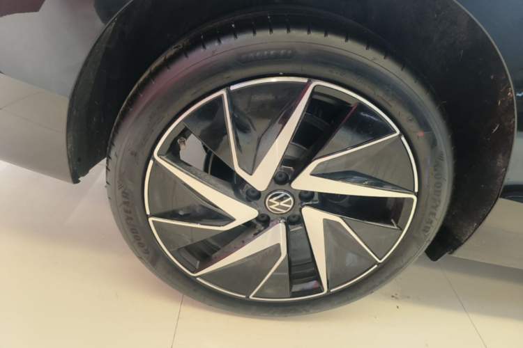 Used Volkswagen Magotan 2026 380TSI DSG Prestige Package—Daimai Package Right Rear Wheel Hub