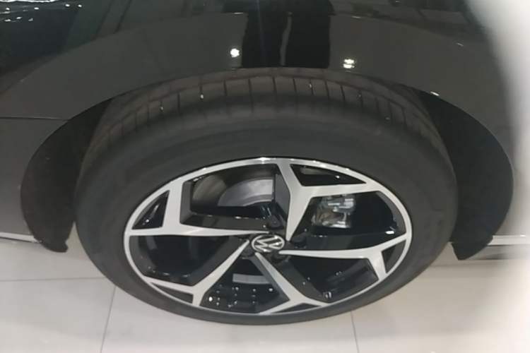 Used Volkswagen Magotan 2026 30 Million Vehicles Selected Model 380TSI DSG Luxury Edition Right Rear Wheel Hub