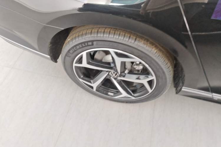 Used Volkswagen Magotan 2026 30 Million Vehicles Selected Model 380TSI DSG Luxury Edition Right Rear Wheel Hub