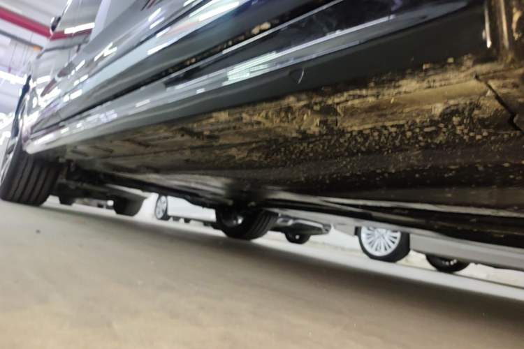 Used Volkswagen Magotan 2026 30 Million Vehicles Selected Model 380TSI DSG Luxury Edition Right Side Sill