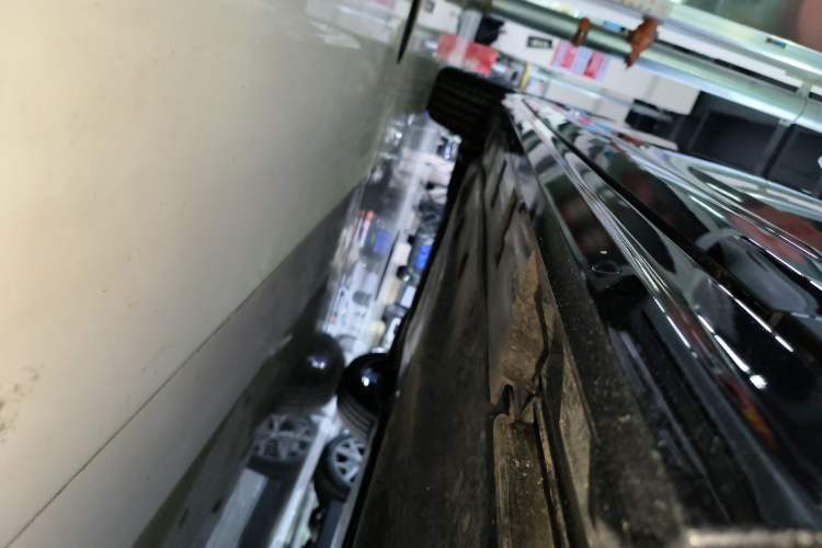 Used Volkswagen Magotan 2026 30 Million Vehicles Selected Model 380TSI DSG Luxury Edition Right Side Sill