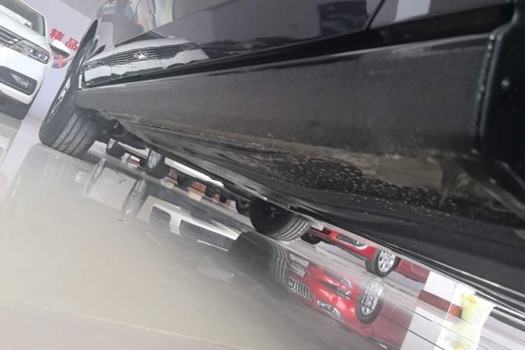 Used Volkswagen Magotan 2026 300TSI Premium Edition Eye-Catching Package Right Side Sill
