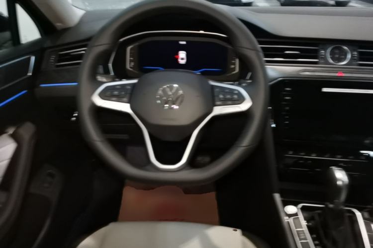 Used Volkswagen Magotan 2026 30 Million Vehicles Selected Model 380TSI DSG Luxury Edition Steering Wheel