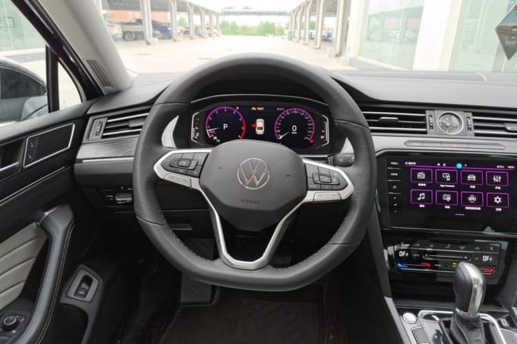 Used Volkswagen Magotan 2026 30 Million Vehicles Selected Model 380TSI DSG Luxury Edition Steering Wheel