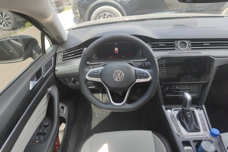 Used Volkswagen Magotan 2026 30 Million Vehicles Selected Model 380TSI DSG Luxury Edition Steering Wheel