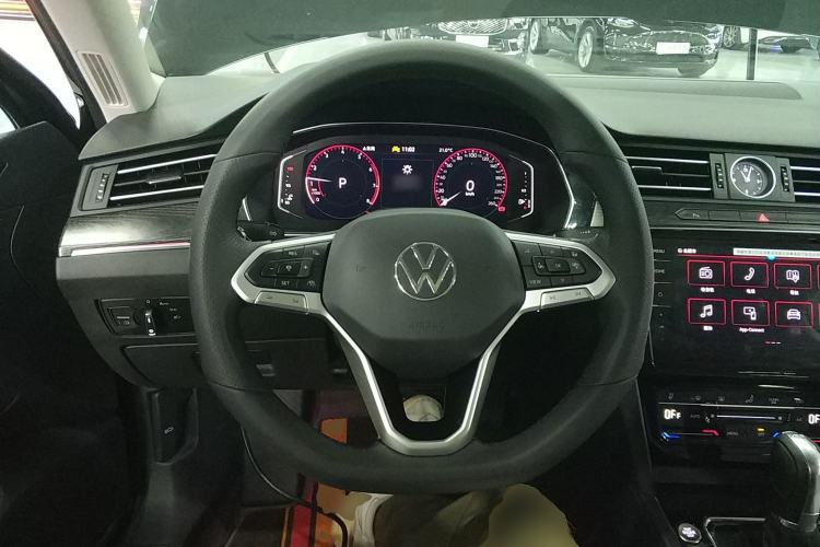 Used Volkswagen Magotan 2026 30 Million Vehicles Selected Model 380TSI DSG Luxury Edition Steering Wheel