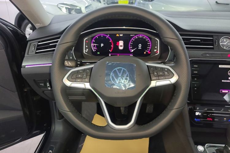 Used Volkswagen Magotan 2026 30 Million Vehicles Selected Model 380TSI DSG Luxury Edition Steering Wheel