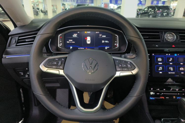 Used Volkswagen Magotan 2026 30 Million Vehicles Selected Model 380TSI DSG Luxury Edition Steering Wheel