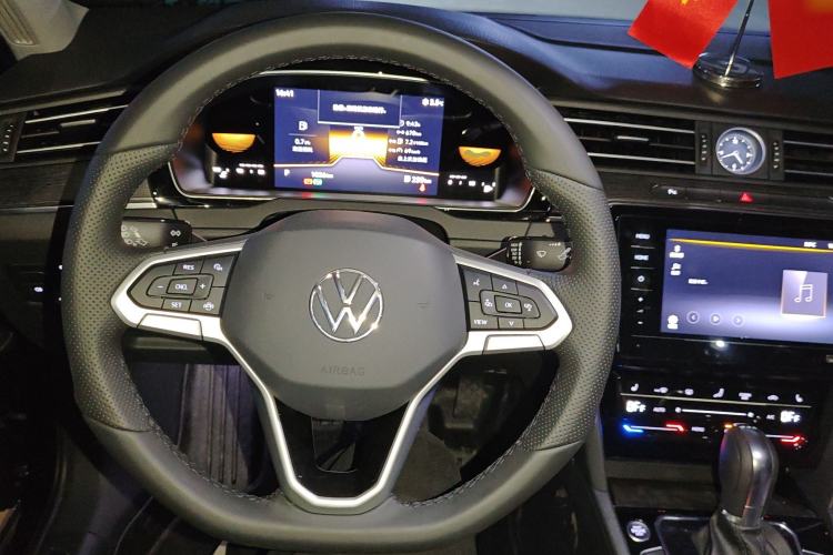 Used Volkswagen Magotan 2026 30 Million Vehicles Selected Model 280TSI DSG Luxury Edition Steering Wheel