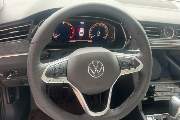 Used Volkswagen Magotan 2026 30 Million Vehicles Selected Model 380TSI DSG Luxury Edition Steering Wheel