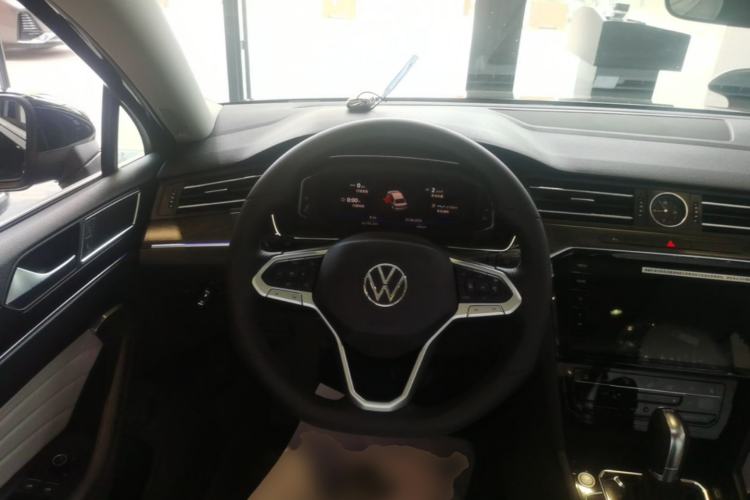 Used Volkswagen Magotan 2026 30 Million Vehicles Selected Model 380TSI DSG Luxury Edition Steering Wheel