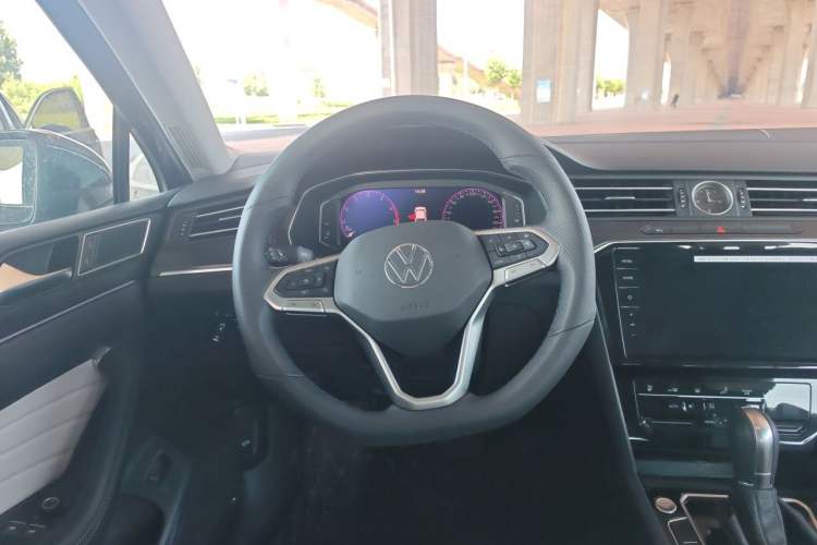 Used Volkswagen Magotan 2026 30 Million Vehicles Selected Model 380TSI DSG Luxury Edition Steering Wheel