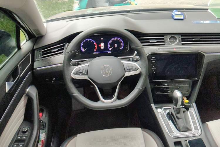 Used Volkswagen Magotan 2026 30 Million Vehicles Selected Model 380TSI DSG Luxury Edition Steering Wheel