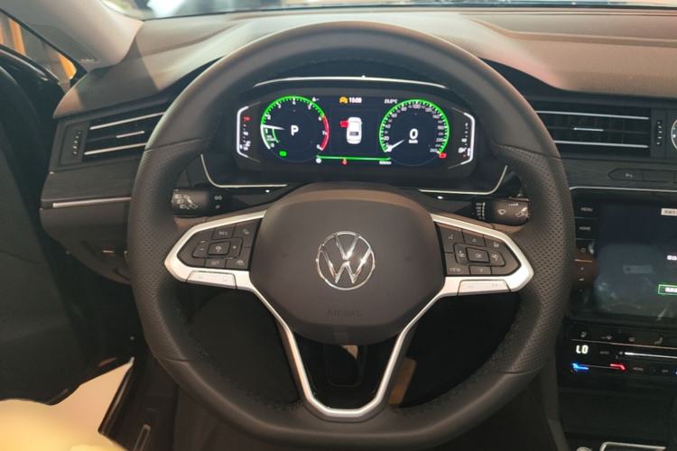 Used Volkswagen Magotan 2026 30 Million Vehicles Selected Model 380TSI DSG Luxury Edition Steering Wheel