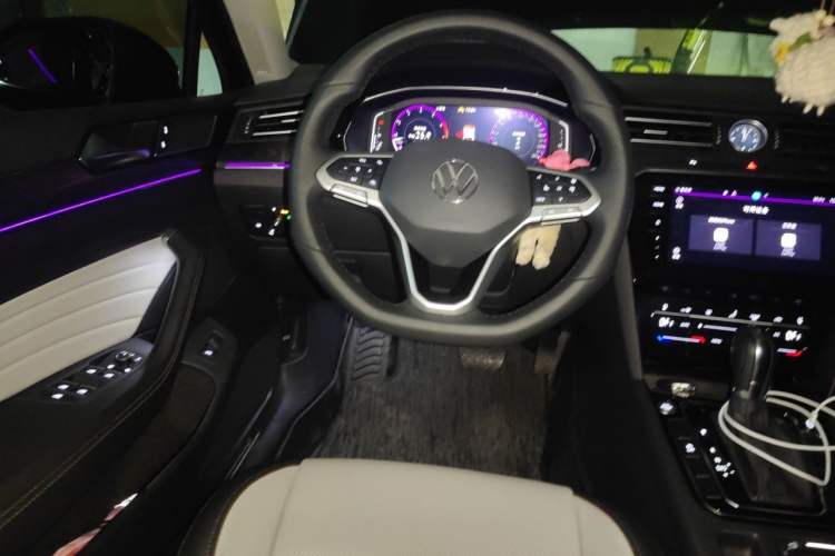 Used Volkswagen Magotan 2026 30 Million Vehicles Selected Model 380TSI DSG Luxury Edition Steering Wheel