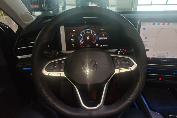 Used Volkswagen Magotan 2026 300TSI Premium Edition Eye-Catching Package Steering Wheel