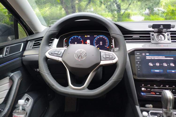 Used Volkswagen Magotan 2026 30 Million Vehicles Selected Model 380TSI DSG Luxury Edition Steering Wheel