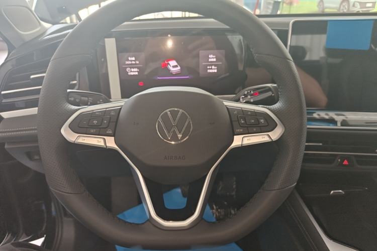 Used Volkswagen Magotan 2026 300TSI Premium Edition Eye-Catching Package Steering Wheel