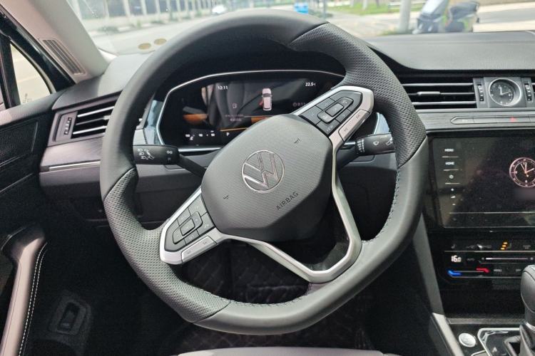 Used Volkswagen Magotan 2026 Model 30 Million Vehicles Selected Edition 330TSI DSG Elite Edition Steering Wheel