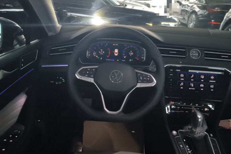 Used Volkswagen Magotan 2026 30 Million Vehicles Selected Model 380TSI DSG Luxury Edition Steering Wheel