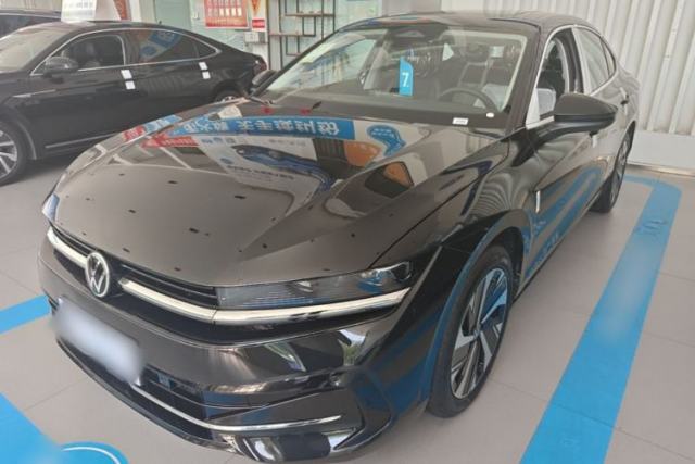 Used Volkswagen Magotan 2026 300TSI Premium Edition Eye-Catching Package