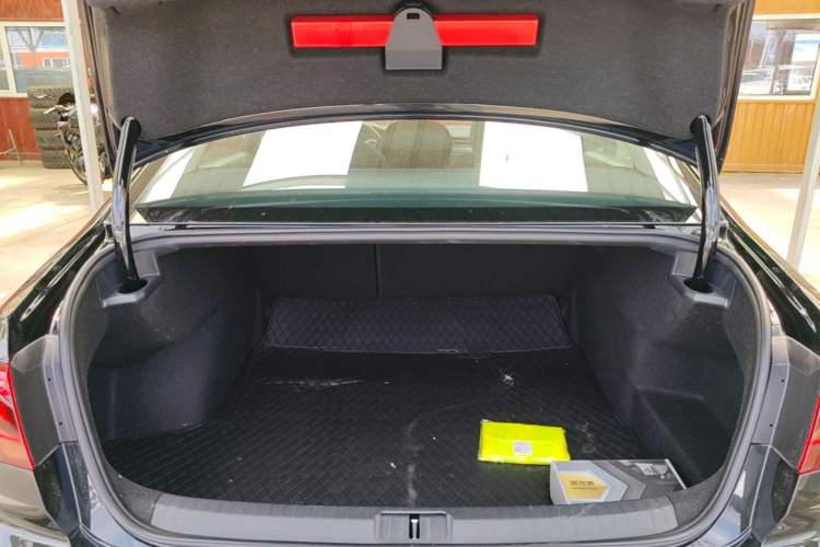 Used Volkswagen Magotan 2026 30 Million Vehicles Selected Model 380TSI DSG Luxury Edition Trunk