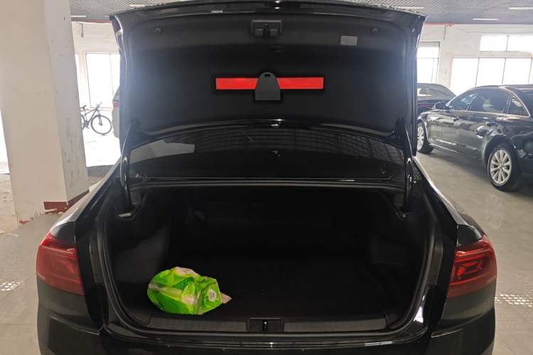 Used Volkswagen Magotan 2026 30 Million Vehicles Selected Model 380TSI DSG Luxury Edition Trunk